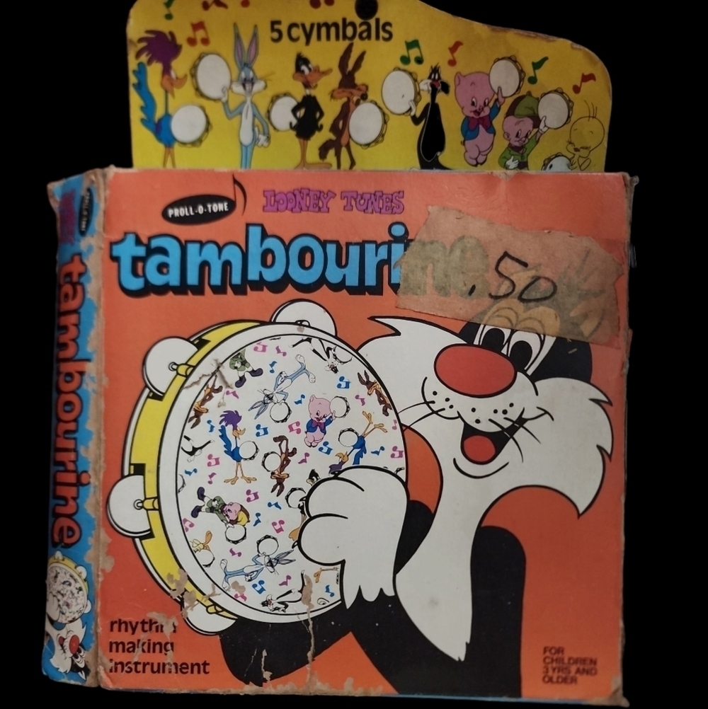 Vintage Looney Tunes Tambourine with Characters. Comes In Original Box. - Picture 2 of 6